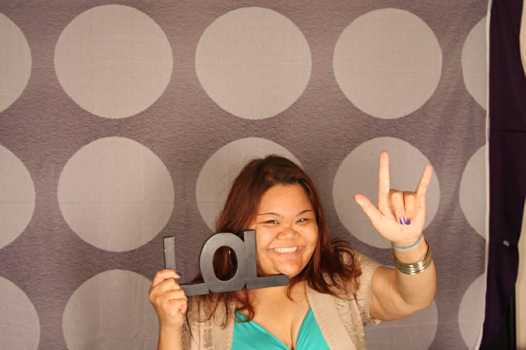 Lorraine with peace sign